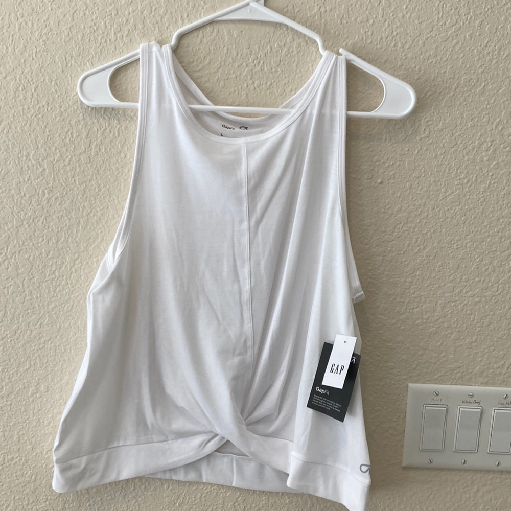 Gap fit New with tags, size Large Quick Dry workout top